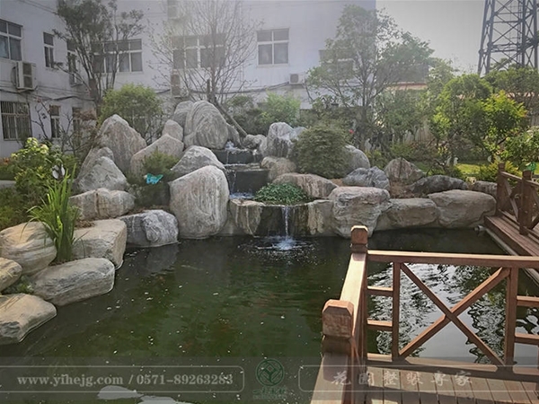 假山锦鲤鱼池